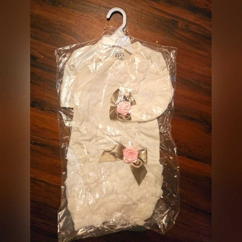 STEPHEN BABY very beautiful sleeper with matching hat. MSize 0-6mnths. NWT!